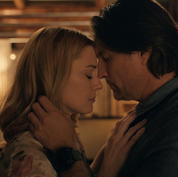 Alexandra Breckenridge y Martin Henderson en una imagen de Un lugar para soñar.