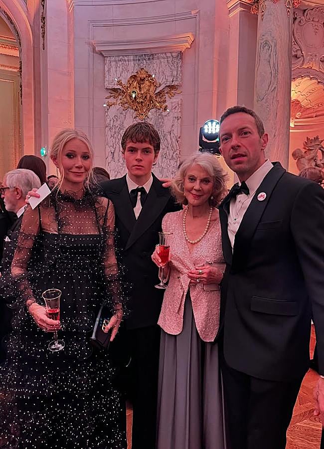 Imagen - Gwyneth Paltrow, Moses Martin, Blythe Danner y Chris Martin en el Baile de Debutantes. / @gwynethpaltrow