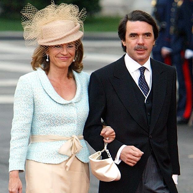Así fue la discreta boda de José María Aznar y Ana Botella hace 47 años: un vestido con historia y diez días de luna de miel