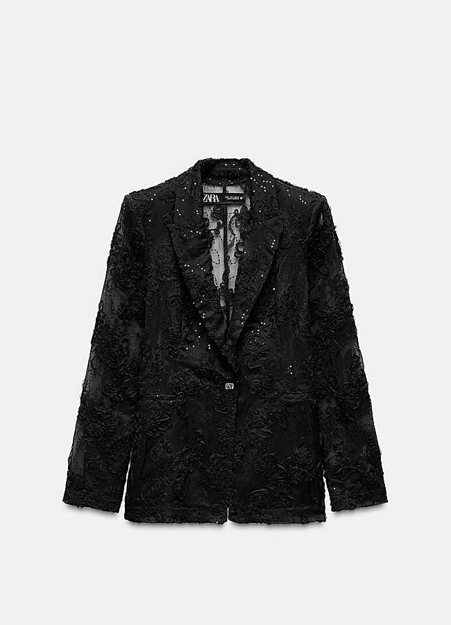 Imagen - Blazer de encaje en negro de Zara.