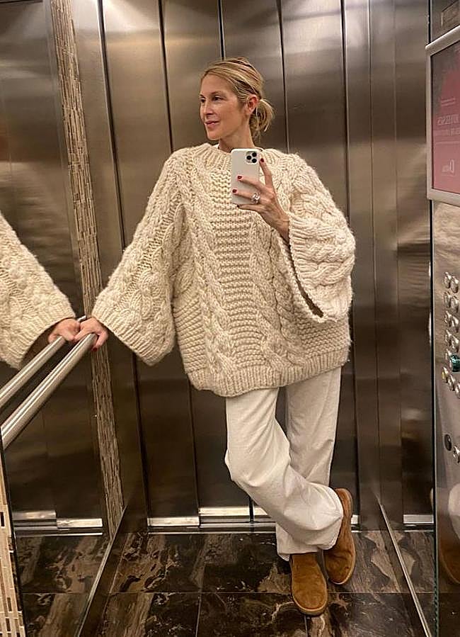 Imagen - Kelly Rutherford con jersey oversize y botas UGG/@kellyrutherford