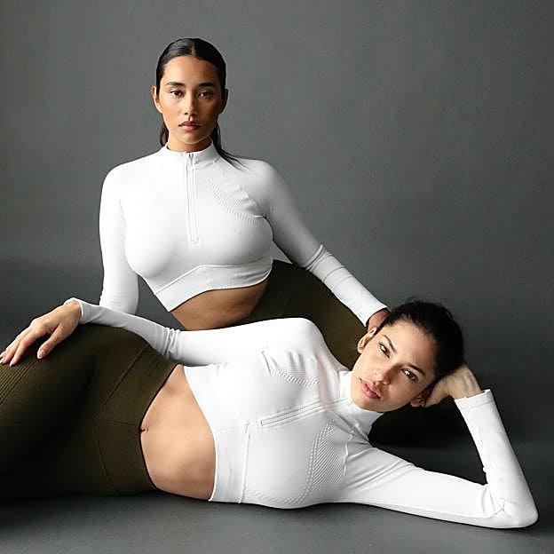 Mujeres haciendo ejercicio juntas. 