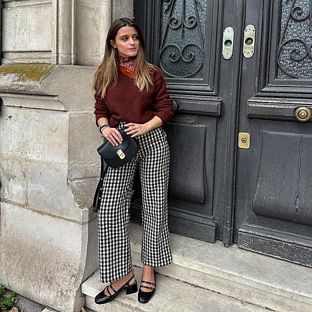 Imagen principal - Las influencers posan en Instagram con los pantalones de Sézane.