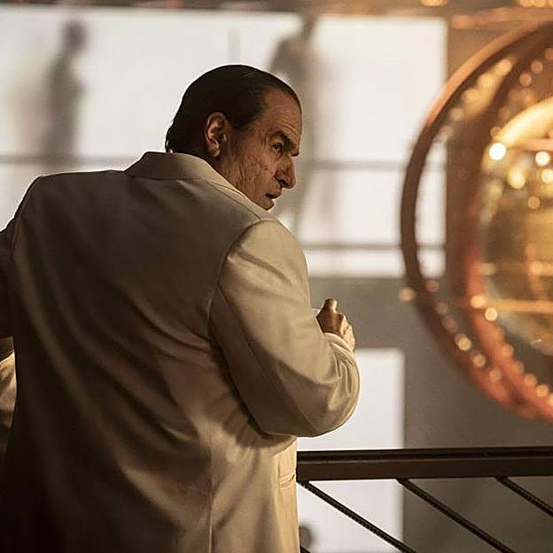 Colin Farrell, protagonista de El Pingüino, caracterizado como el protagonista de la serie basada en el personaje de DC Comics.