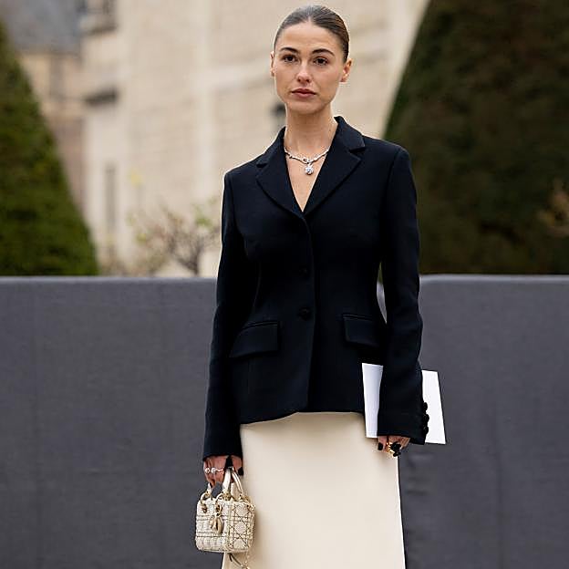 Así visten las expertas en moda para ir a la oficina en invierno cuando quieren ir elegantes, cómodas y no pasar frío