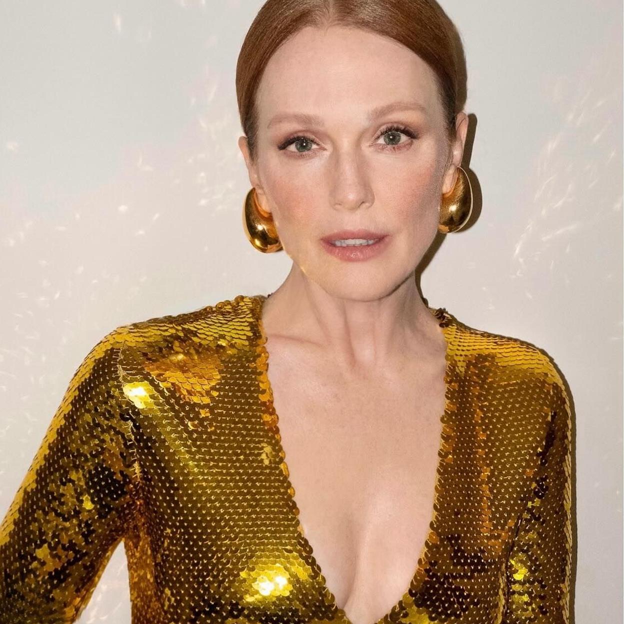 Julianne Moore con piel madura juvenil a los 60