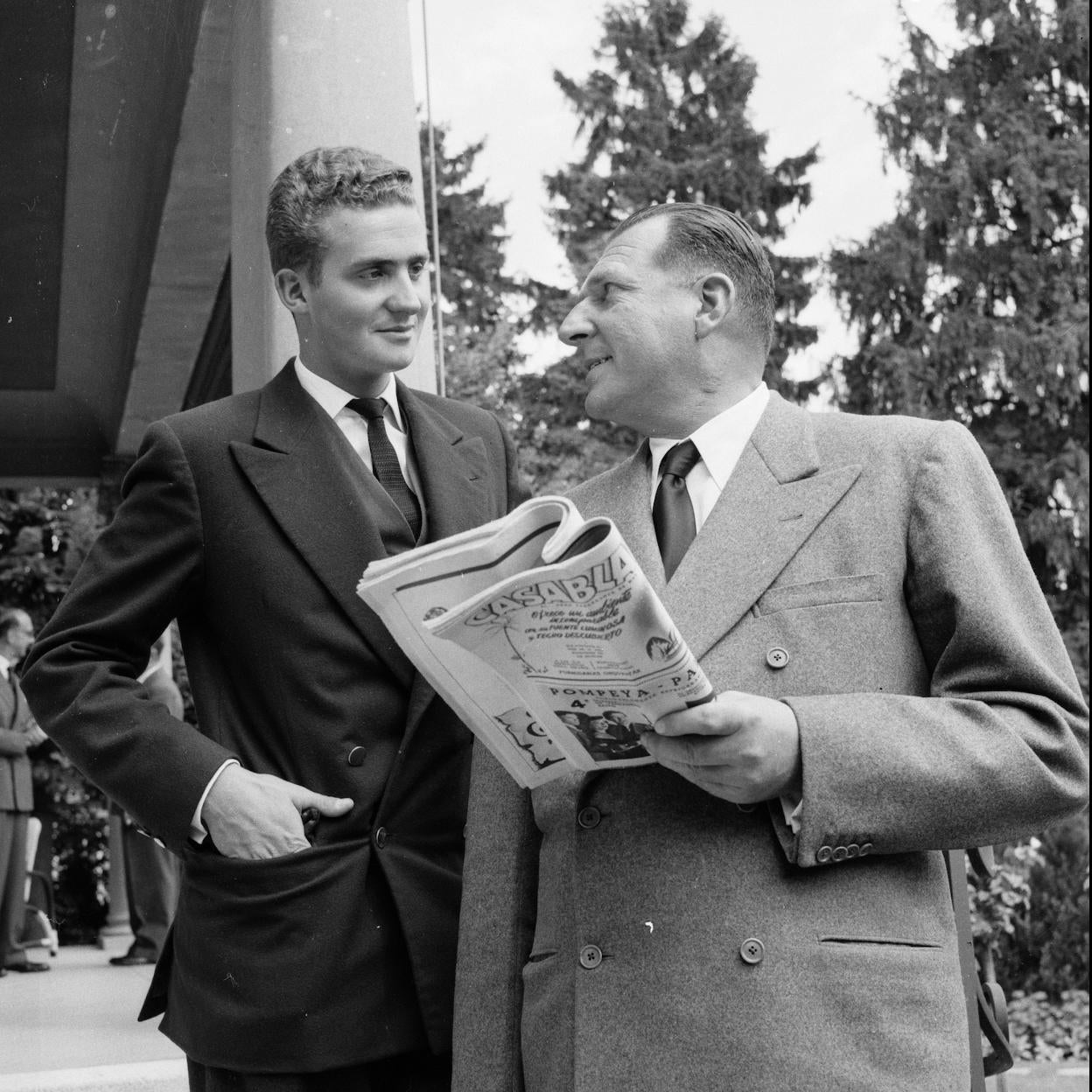 El rey Juan Carlos y don Juan de Borbón en una imagen de 1957. 