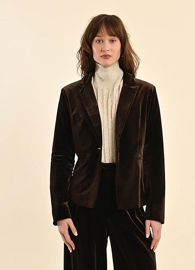 Imagen - Blazer de terciopelo entallada en marrón chocolate