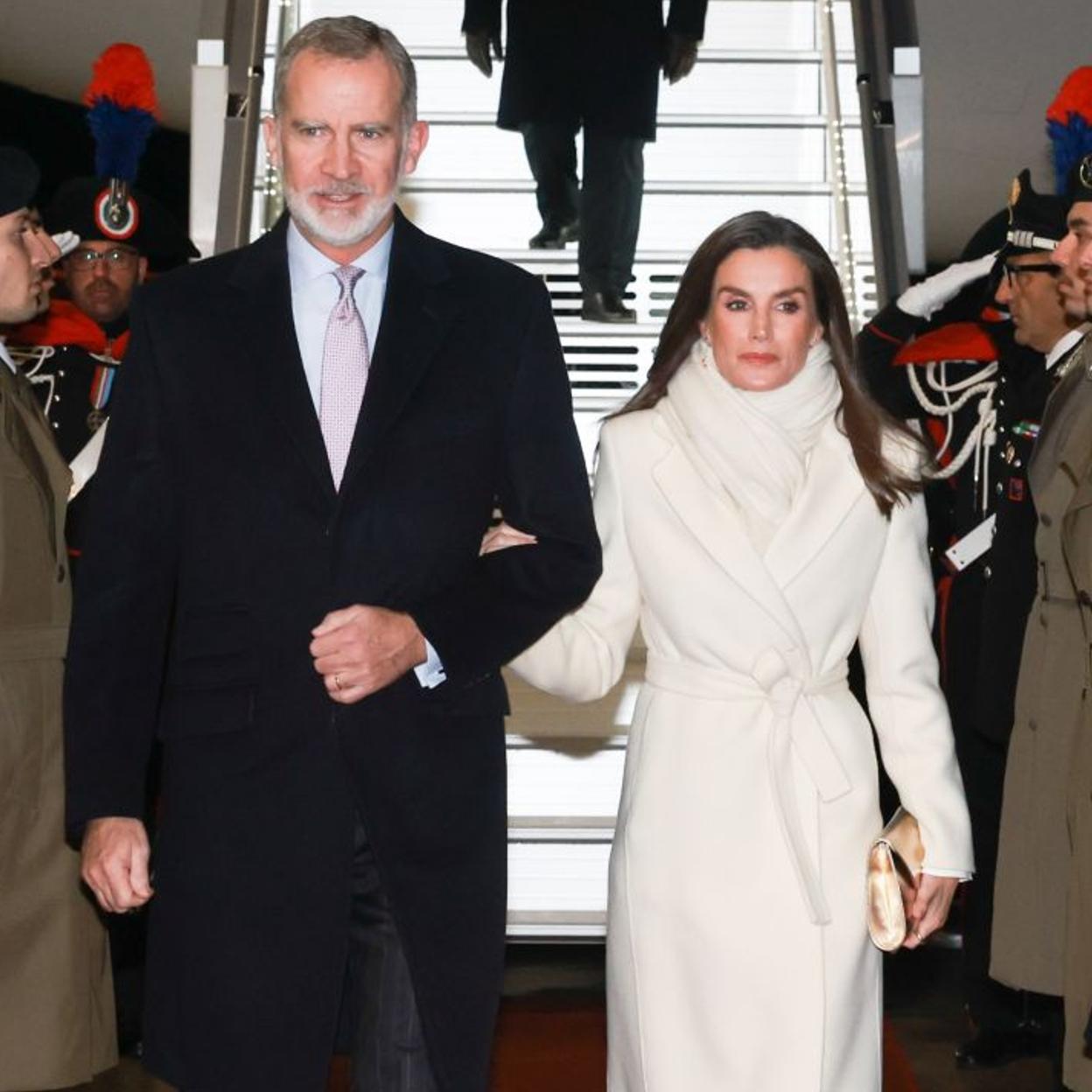 Los reyes Felipe y Letizia en su llegada a Italia.