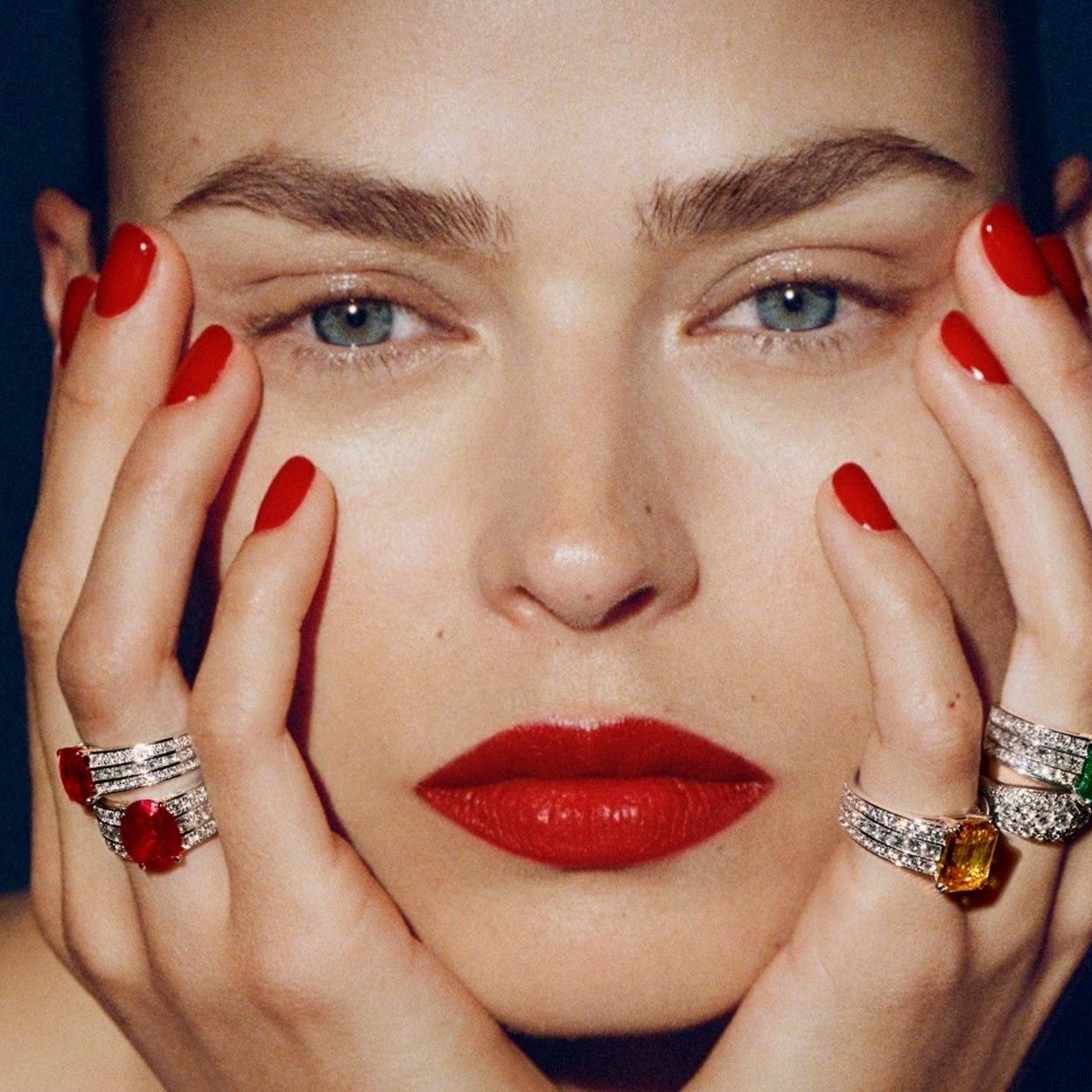 Anillos con piedras de diferentes colores de Suarez.