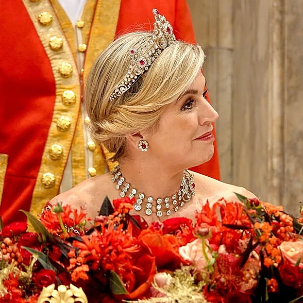 Las joyas de la reina Máxima durante la cena. 