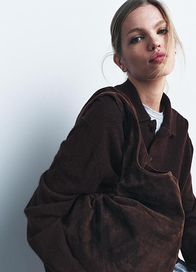 Imagen - Bolso serraje con fruncido de Zara (199 euros).