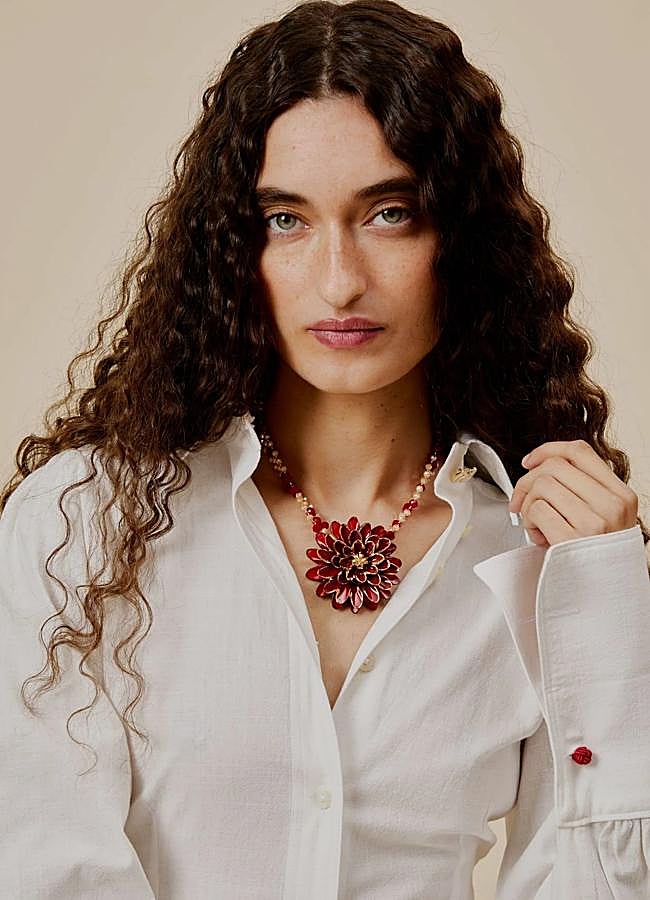 Imagen - Collar corto de cerámica con detalle flor de Cashfana.