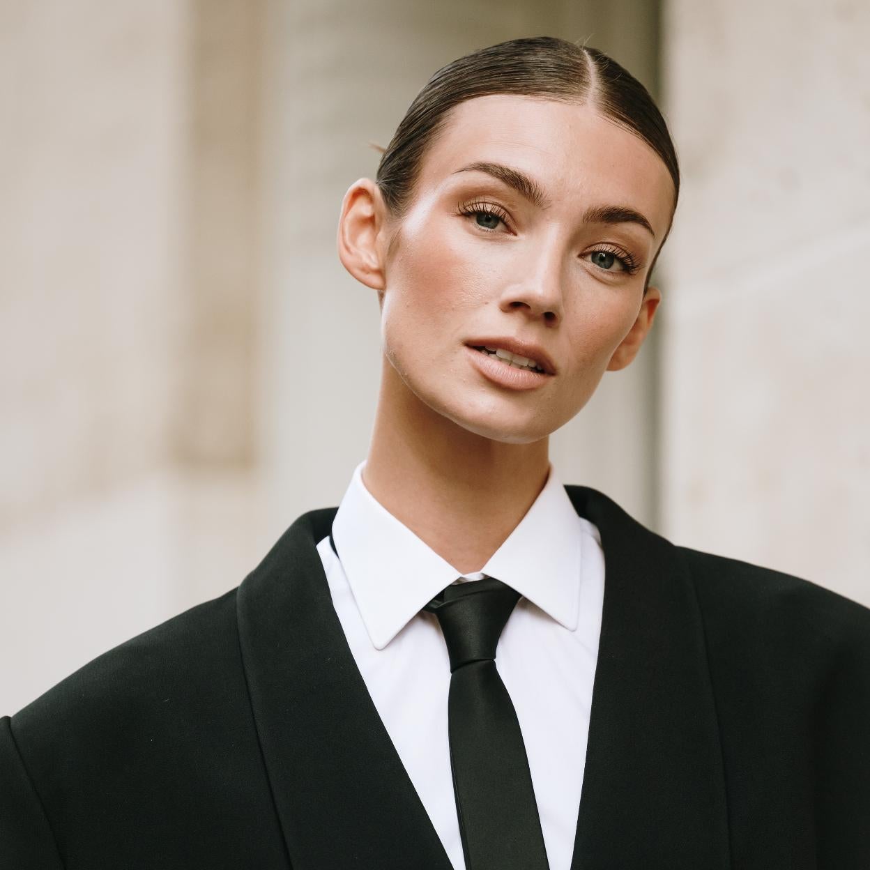 Influencer con piel tersa