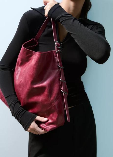 Imagen - Bolso burdeos de Pull & Bear (25,99 euros)