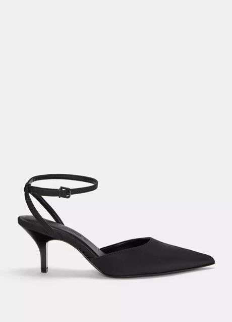 Imagen - Zapatos negros de Pull & Bear (25,99 euros)