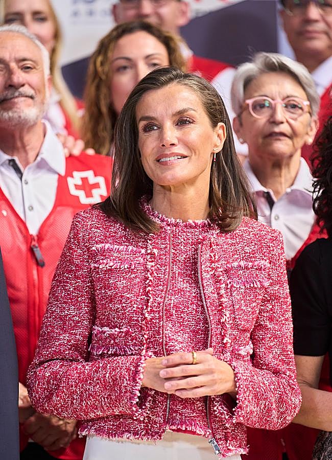 Mango rebaja la famosa chaqueta tweed de la reina Letizia por menos de 30 euros