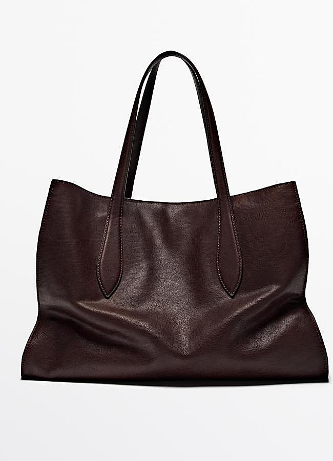 Imagen - Bolso shopper en color burdeos de Massimo Dutti.