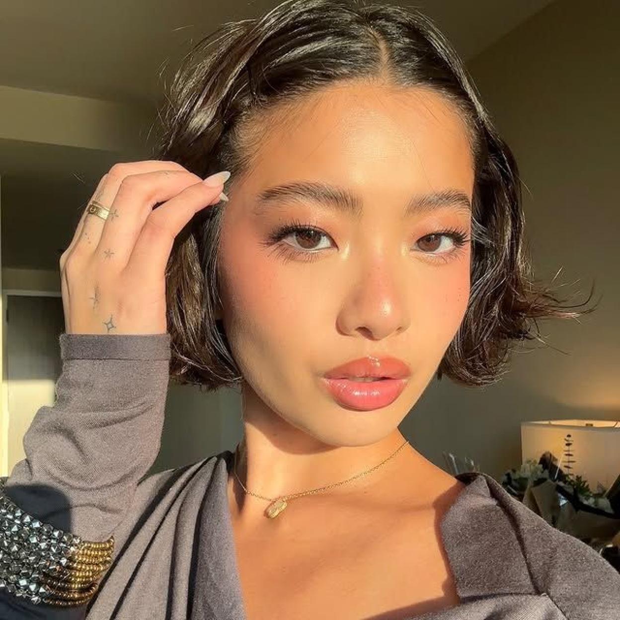 Influencer coreana con maquillaje coreano