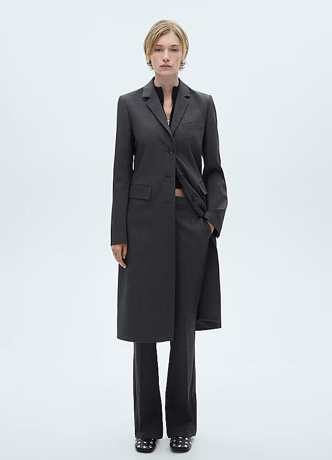 Imagen - Traje gris con abrigo midi y pantalón flare