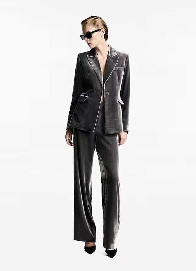 Imagen - Traje gris de terciopelo