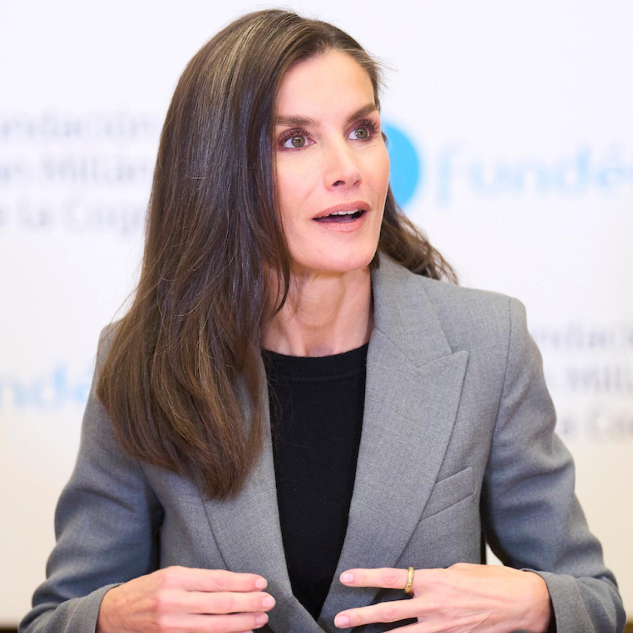 La reina Letizia no dejó de preguntar a sus ex colegas en la gran mesa de clausura del Seminario de Lengua y Periodismo que organiza cada año FundéuRAE. 