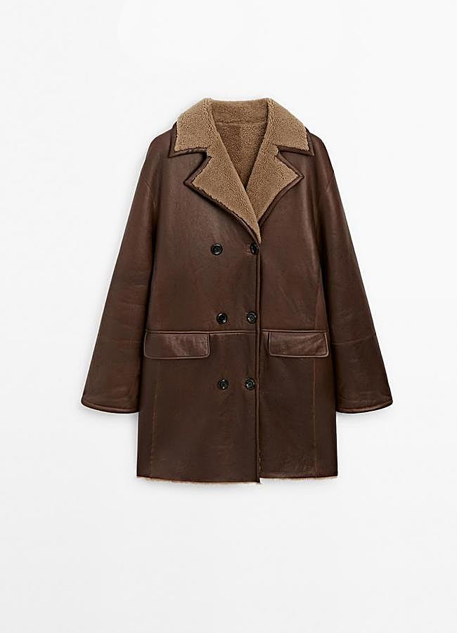 Imagen - Abrigo de piel con borreguito interior de Massimo Dutti.