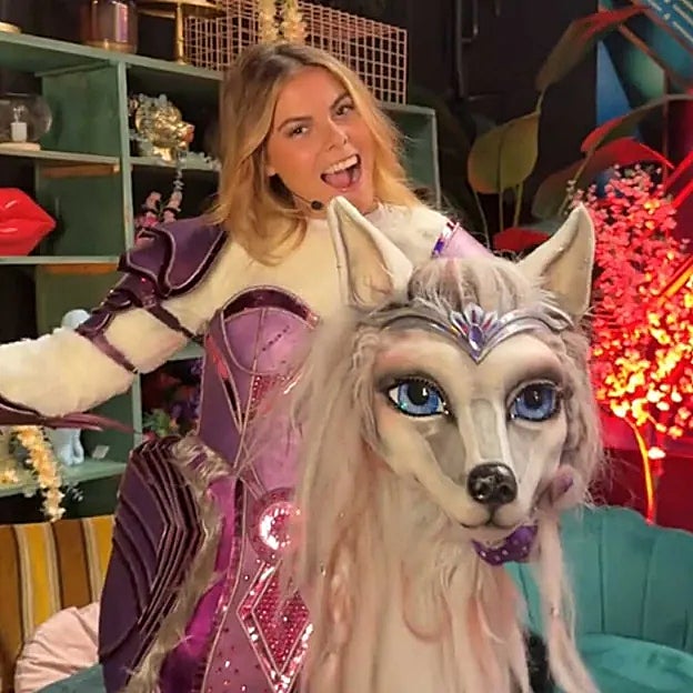 La condesa Eloise, tras quitarse la máscara en televisión. 