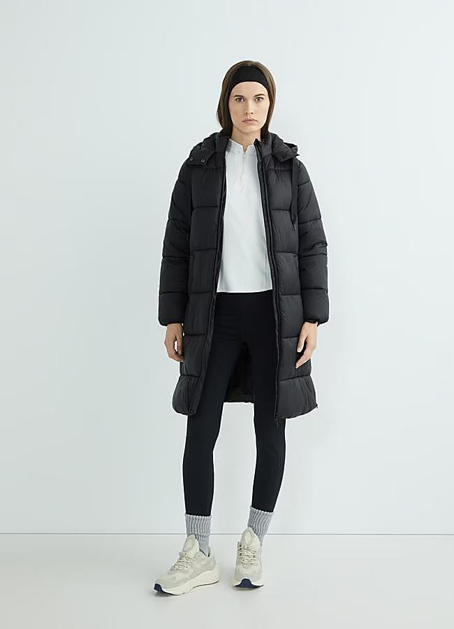 Imagen - Abrigo acolchado en negro de Hipercor (49 euros).