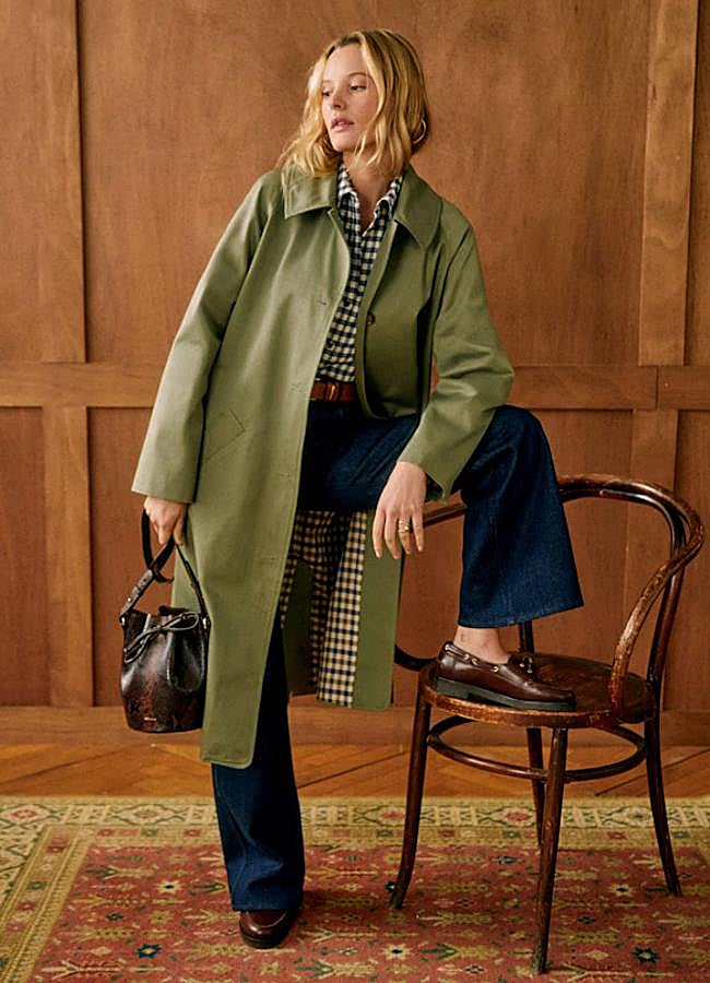 Imagen - Gabardina en verde de Sézane (260 euros).