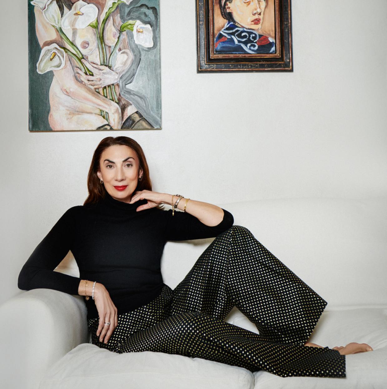 La artista Anh Duong lleva total look de Stephan Janson y joyas de Vrai, FoundRae y Bulgari.