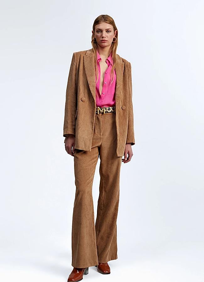 Imagen - Traje de pana camel con pantalón campana