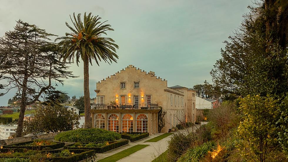 La rehabilitación del Palacio de Figueras, que desde 1989 es un Bien de Interés Cultural, ha durado 11 años y ha permitido rescatar su esencia sin renunciar a un diseño contemporáneo.