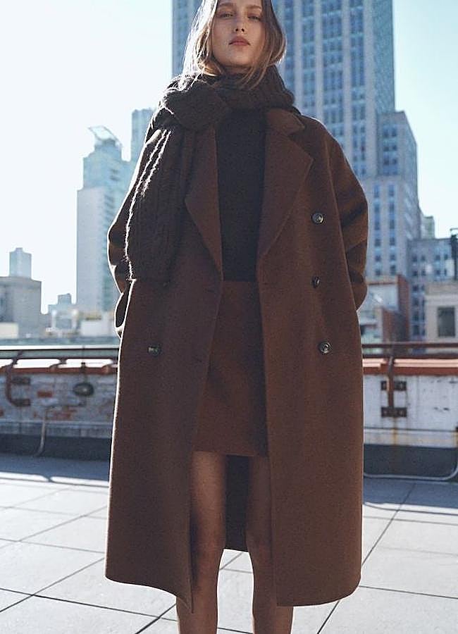 Imagen - Abrigo oversize marrón chocolate