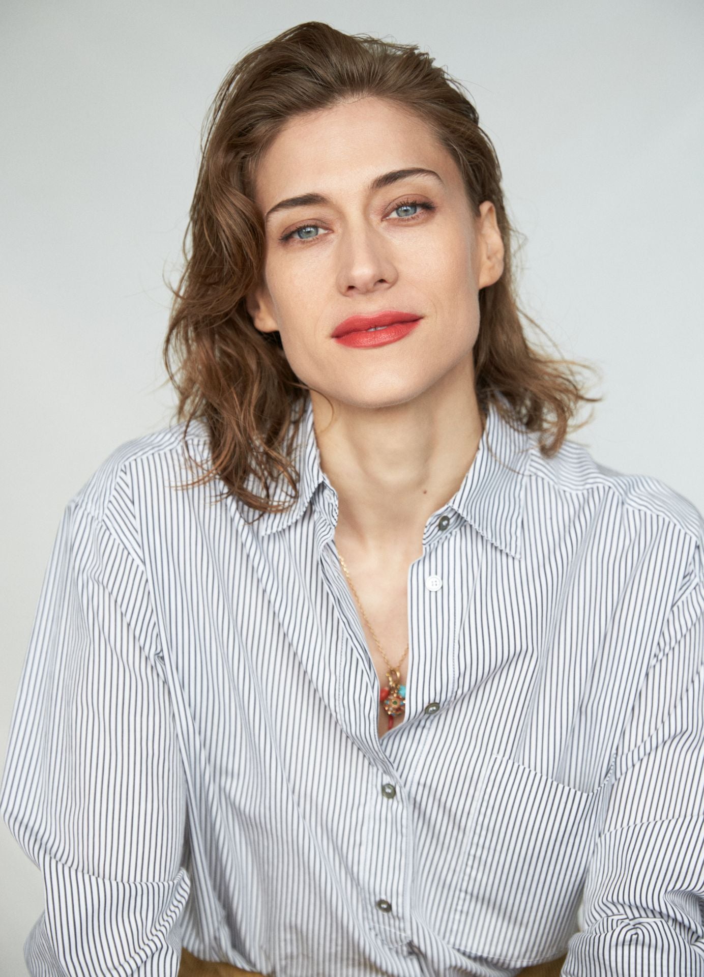 La actriz Marta Belmonte con estilismo de Florence Réveillaud.