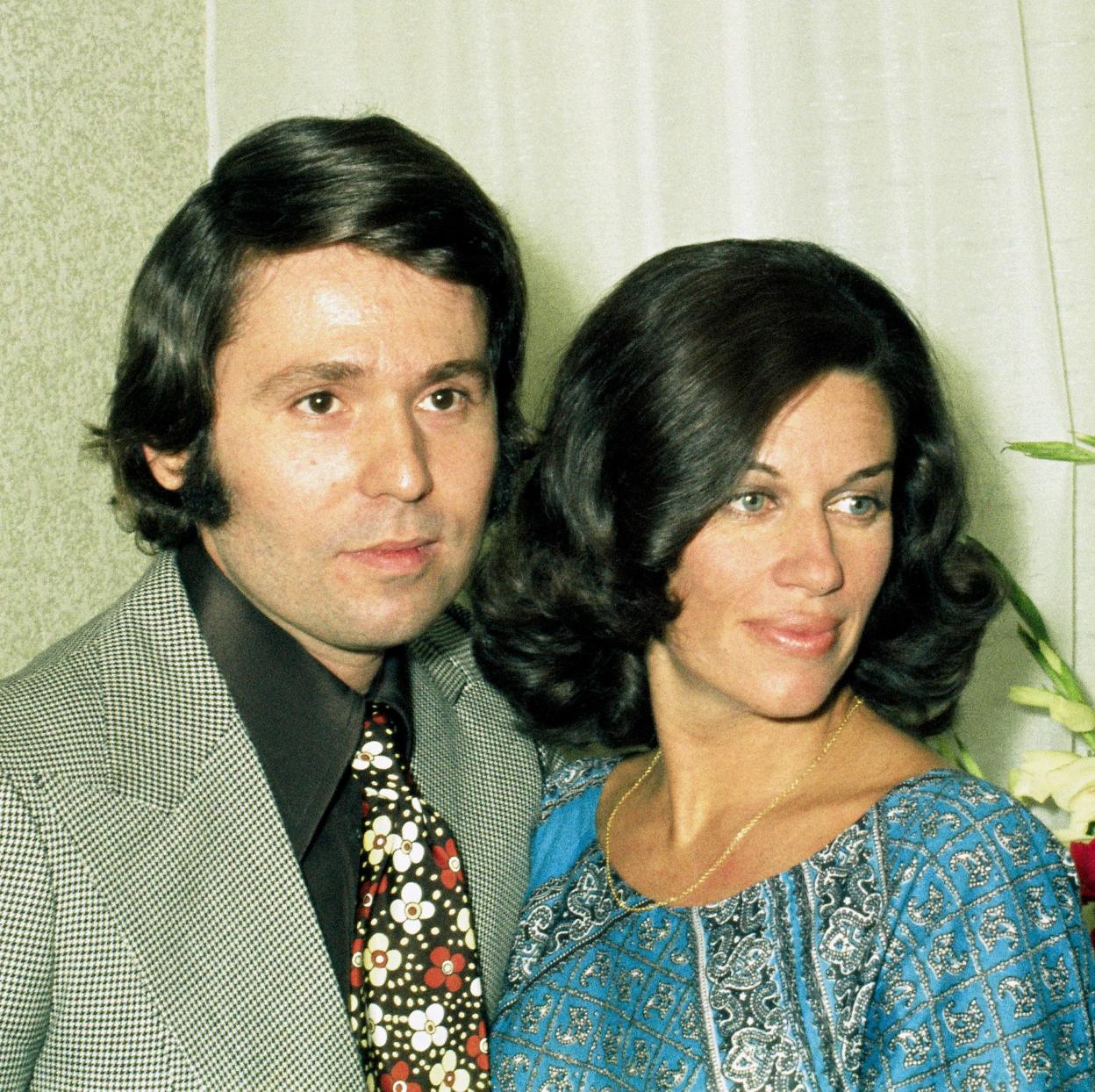 Raphael y Natalia Figueroa fotografiados en los años setenta, poco después de casarse. 