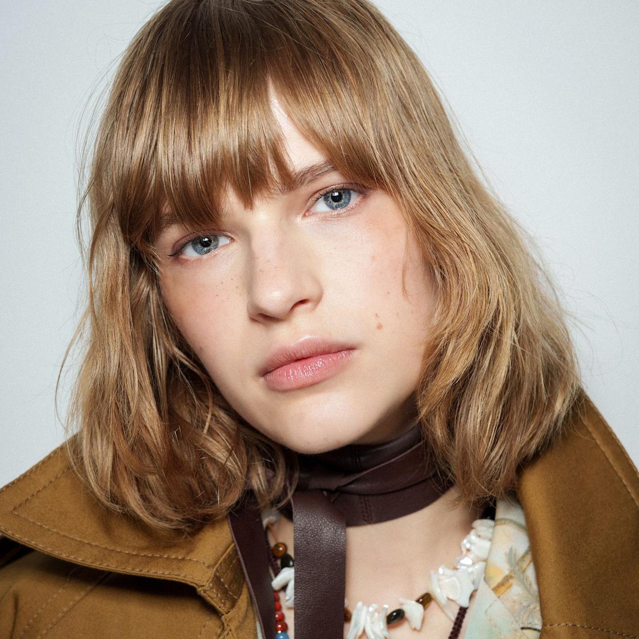 Modelo con flequillo despuntado