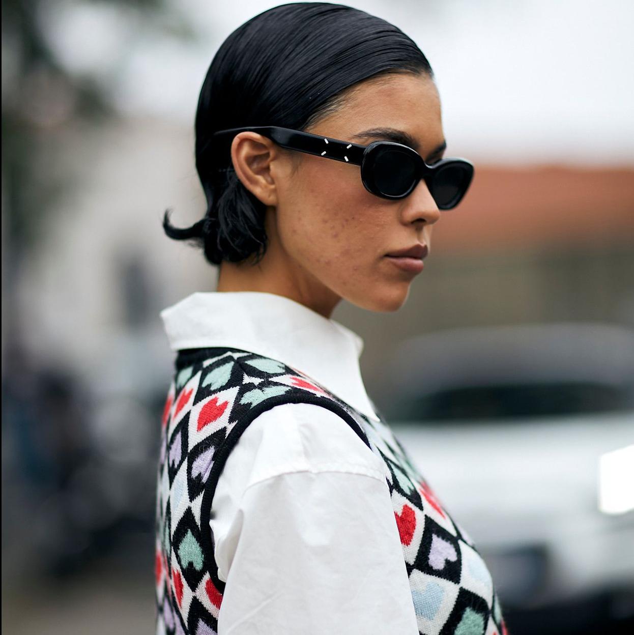 Influencer con corte de pelo bob