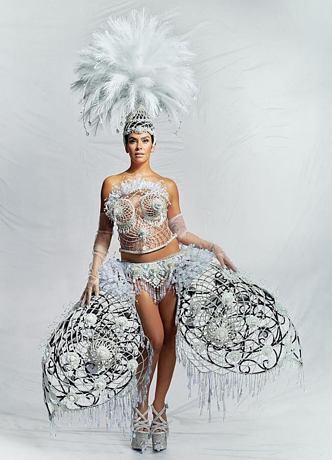 Imagen - Cristina Pedroche con un vestido confeccionado con su leche materna cristalizada.