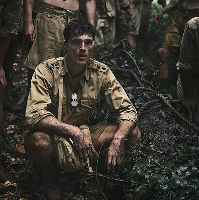 Jacob Elordi en una imagen de El camino estrecho, la miniserie en la que interpreta a un prisionero durante la II Guerra Mundial