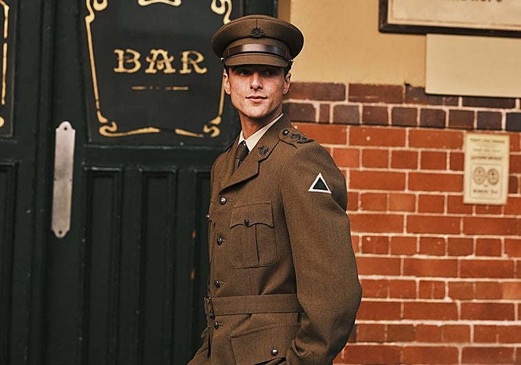 Jacob Elordi es Dorrigo Evans en la miniserie australiana El camino estrecho.