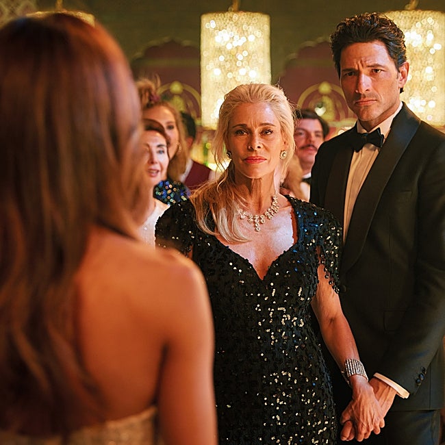 Nicole (Belén Rueda)es la reina de la noche marbellí hasta que aparece Eva (Hiba Abouk), una mujer de su pasado.