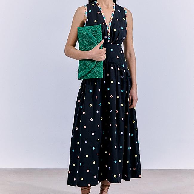 Vestido negro bordado con espejos