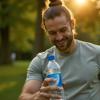 Qué es el agua proteica y por qué no es la mejor opción para recuperarte después de entrenar