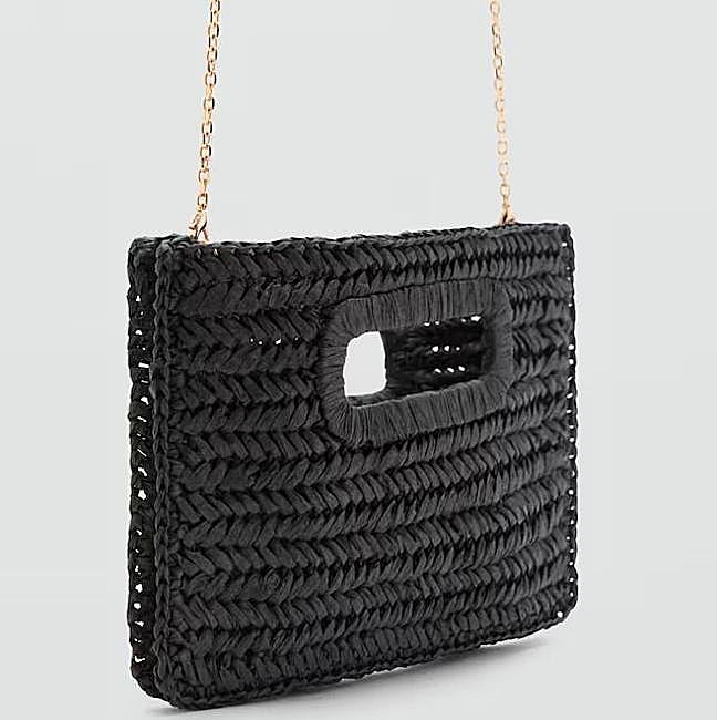 Bolso sobre negro de rafia