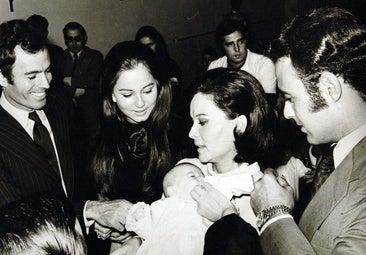 Carlos Iglesias, a la derecha, en el bautizo de su sobrina, Chabeli Iglesias.