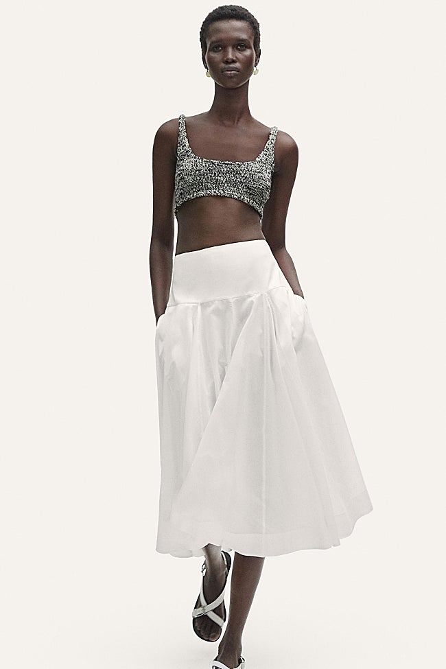 Falda midi con vuelo Massimo Dutti.