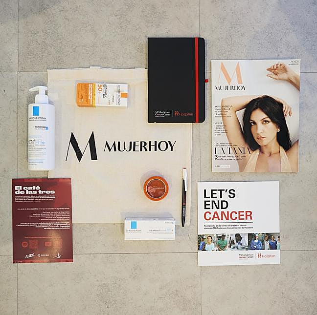 Los asistentes a Mujerhoy Cancer Care se llevaron esta goodie bag con obsequios.