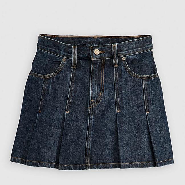 Falda vaquera oscura de Levis, 65 euros.