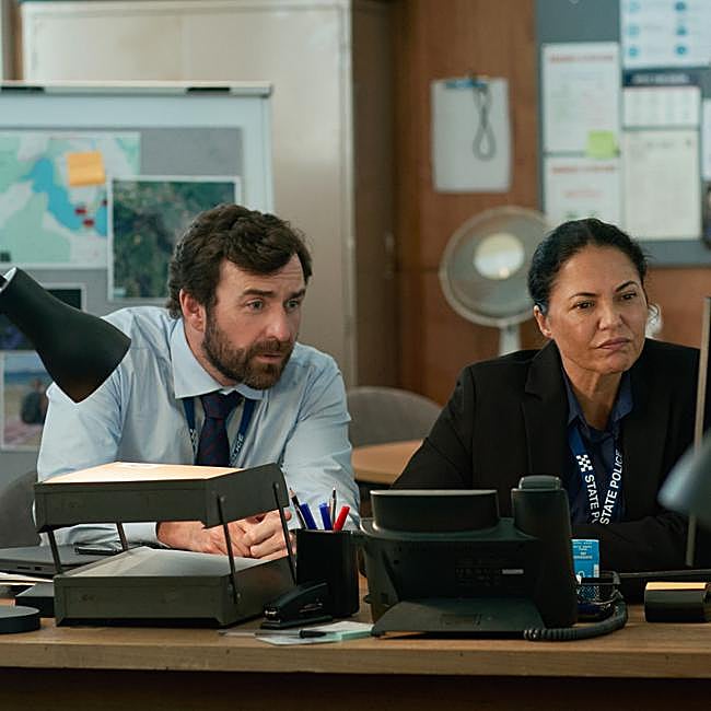 Johnny Carr y Miriama Smith, en una imagen de Los Supervivientes.